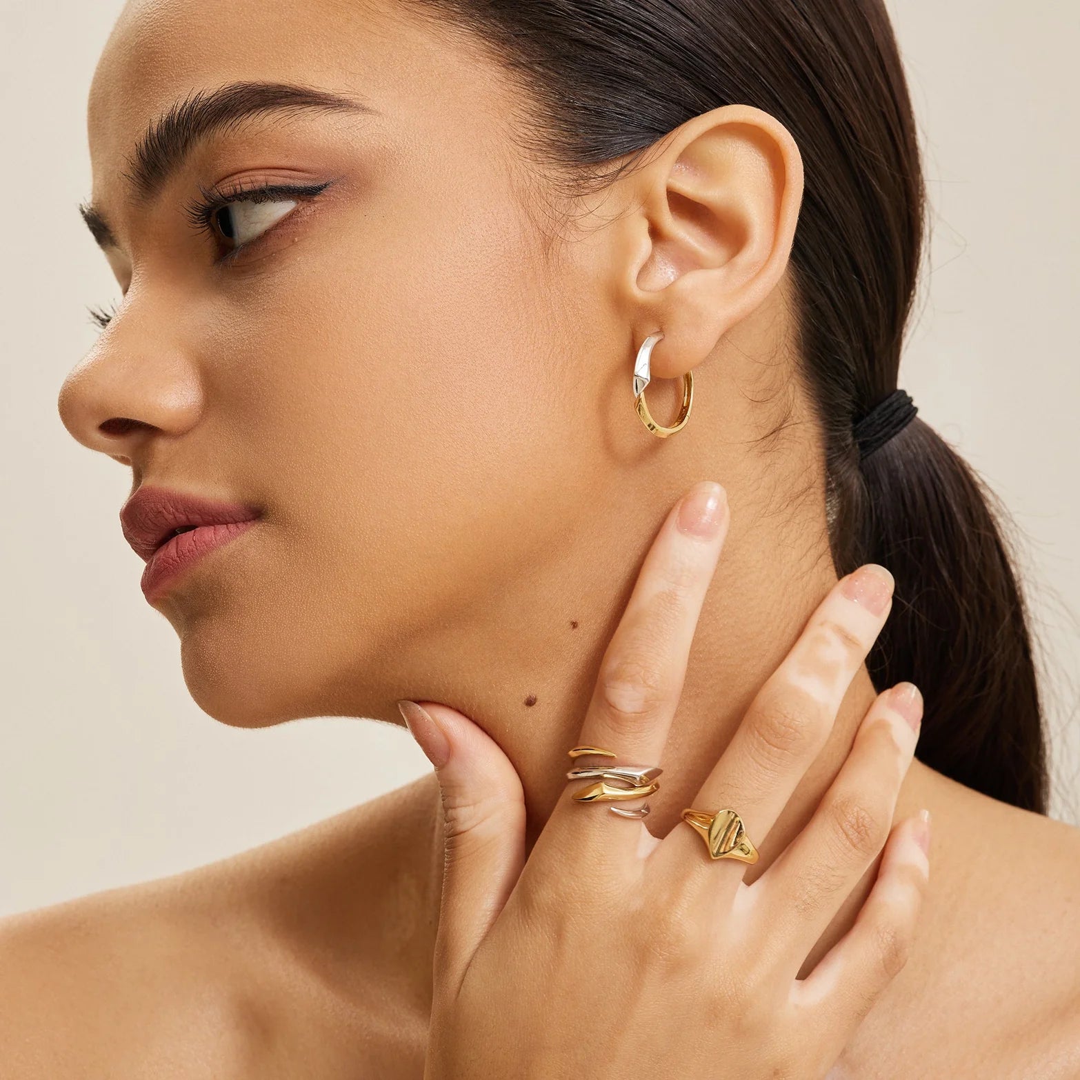 Zoom Gold Arrow Twist Adjustable Ring