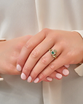 9CT Emerald Gold Claddagh Ring