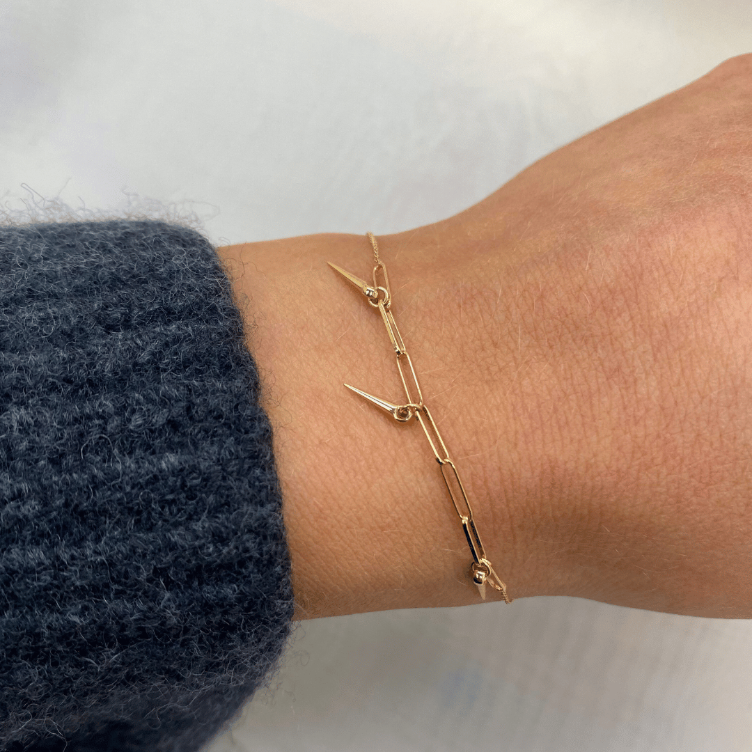 GOLD LINKED CHAIN BRACELET WITH SPIKE DROPS