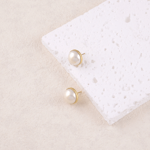 Ór | Glimmer Pearl Studs