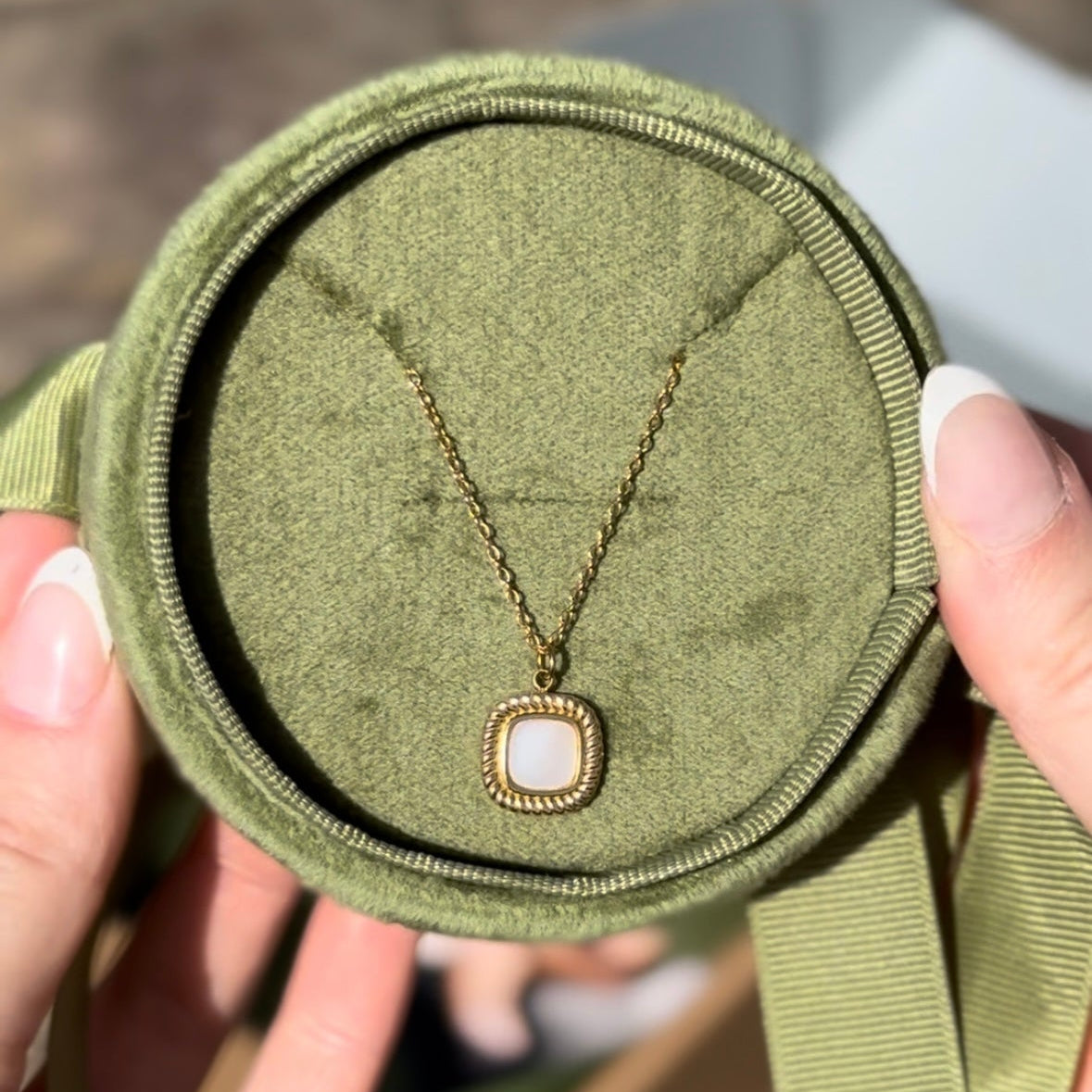 Ór | Lustrous Halo Necklace