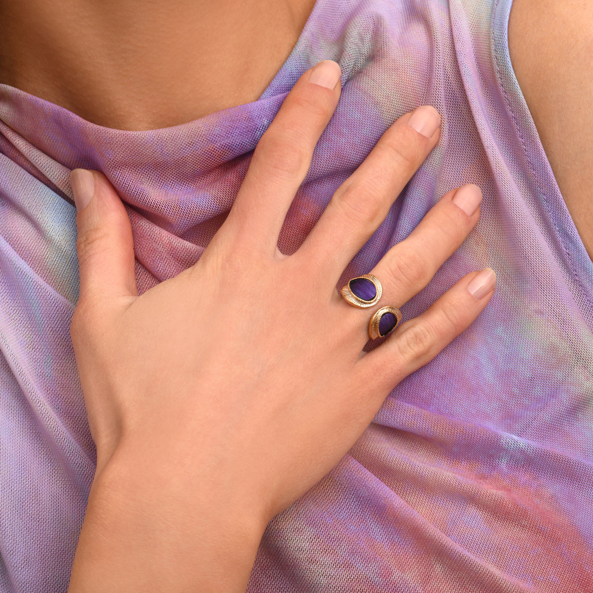 DOUBLE FEATHER ADJUSTABLE RING IN PURPLE