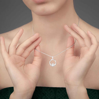 Silver Claddagh Pendant 18th Trace Chain Necklace